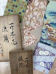 東京都世田谷区にて、初代久保田一竹さんの訪問着と帯、皆川月華さんの訪問着を訪問高価買取りいたしました。