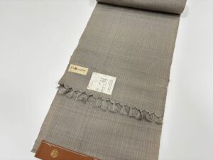 東京都目黒区のお客様より、宅配にて、山岸幸一さんの双紬 糸織 着尺を高価お買取りさせていただきました。