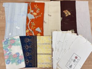 東京都世田谷区のお客様より、二度目のご依頼をいただき、宅配にて、ぎをん齋藤のお着物や帯などを高価お買取りさせていただきました。