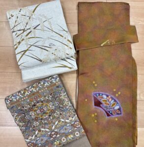 静岡県のお客様より、宅配にて一竹工房の訪問着や木村雨山さん監修の袋帯などを高価お買取りさせていただきました。