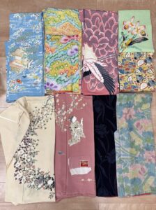兵庫県神戸市のお客様より、訪問にて、初代由水十久さんの訪問着や本疋田の振袖、芹沢銈介さん、皆川月華さんの帯などを高価お買取りさせていただきました。