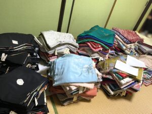 茨城県下妻市の業者様より、訪問にて、たくさんのお品を高価お買取りさせていただきました。